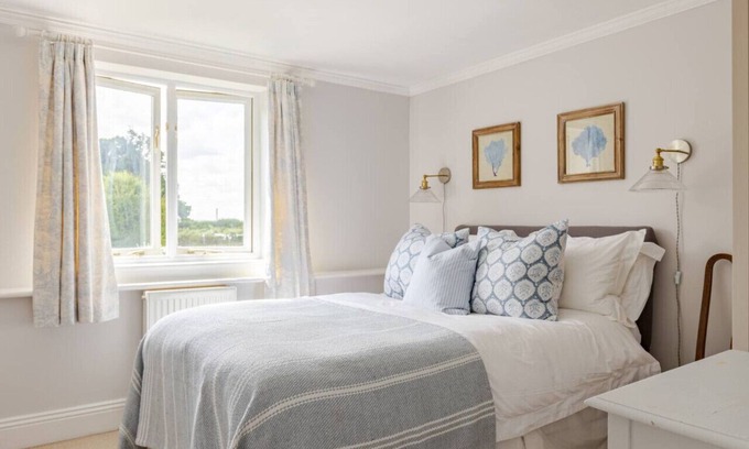 Bottlesford Apartment | Cosy Family Cottage in the heart of the Pewsey Vale
