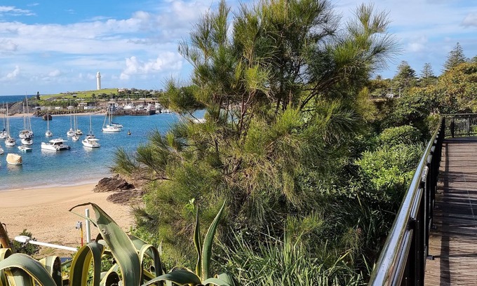 North Wollongong Apartment | Cosy, family friendly, close to beach, playground, cafes,transport.