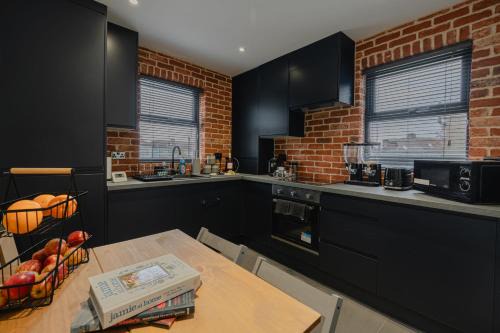 Enfield Highway Apartment | Cosy Flat Sleeps 5 -Links to Central London - Flat 3