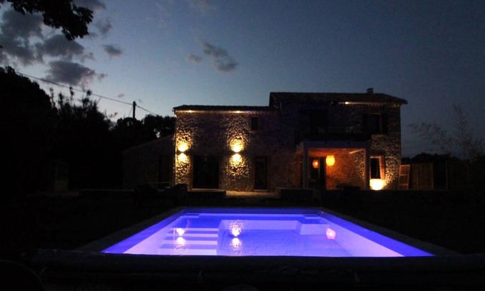 Saint-Julien-les-Rosiers House | Cosy holiday home in Saint-Julien-les-Rosiers with pool