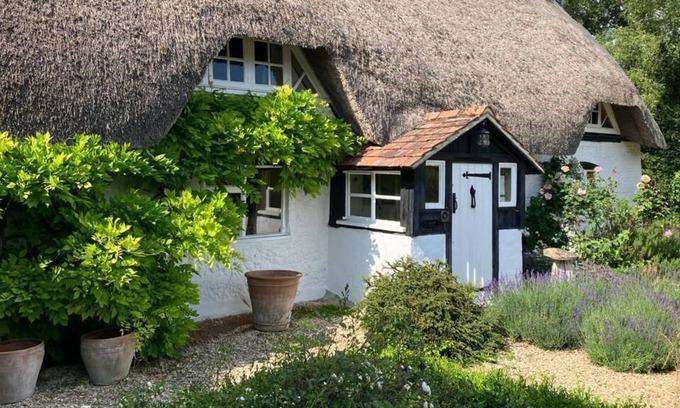 Axford Cottage | Cosy Wiltshire Cottage With Modern Extensions and Extensive Garden