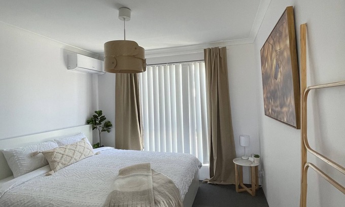 Nollamara House | Cosy Grassland Retreat