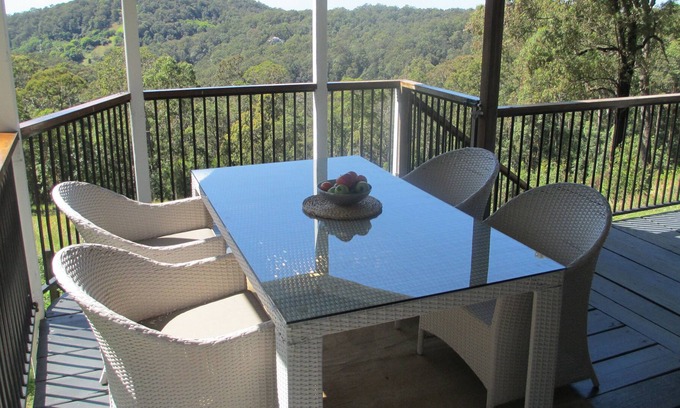 Bonogin Cottage | Cosy hinterland cottage with ocean and forest views