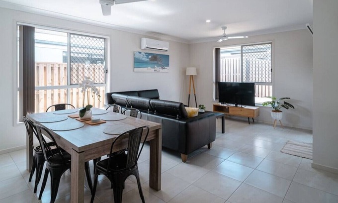 Coomera House | Cosy Home - House up to 8 Guests