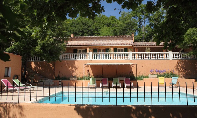 Caseneuve Villa | Cosy home in front of Luberon