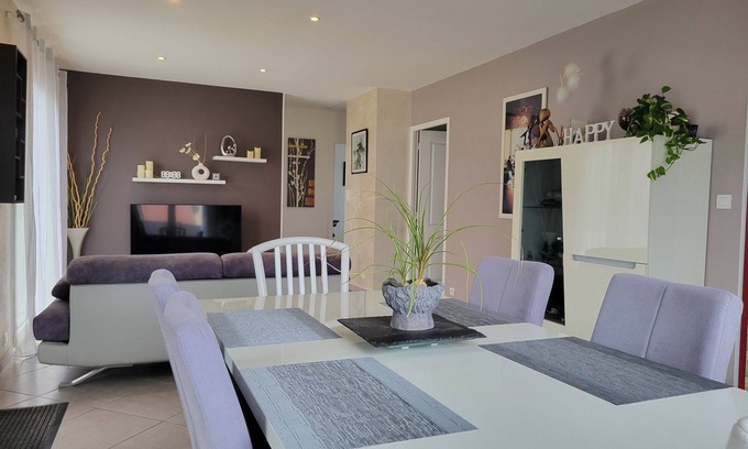Trignac House | Cosy house - close to 4 tracks and train station, ideal for business or personal stays