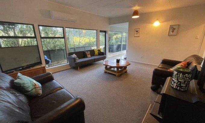 Lake Okareka House | Cosy Lake Bach