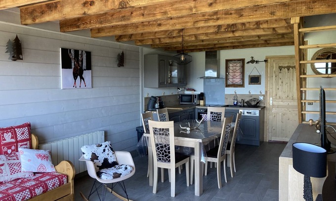Les Angles Ski Chalet | Cosy lake view chalet