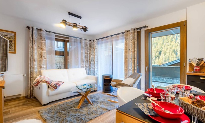 Chatel Apartment | Cosy, modern 4-person flat, close to the centre, large terrace.
