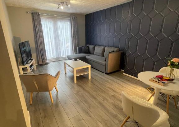 Darlaston Apartment | Cosy, modern Apartment