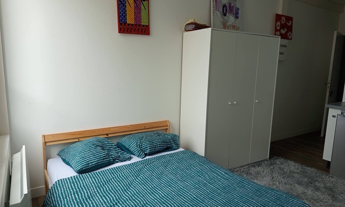 Cambrai Apartment | Cosy new studio in the heart of town with a view of the square