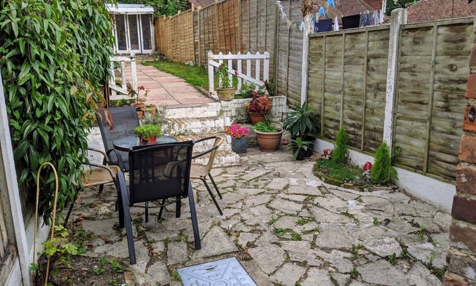 Sarre Cottage | Cosy period cottage close to local beaches and Canterbury