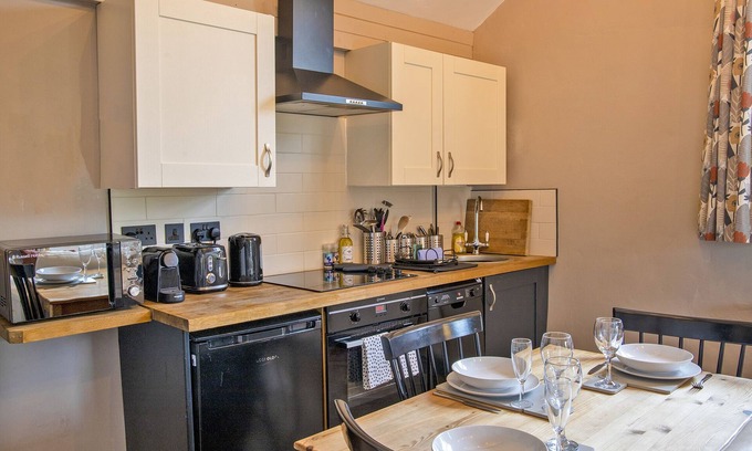 Hopton Cottage | Cosy, Pet-Friendly Cottage with Direct Access to Carsington Water