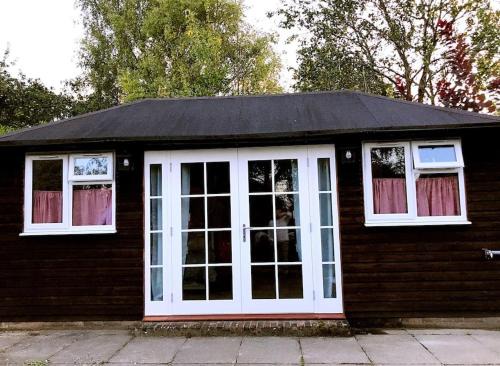 Oxford Apartment | Cosy Private Cabin with parking in good location