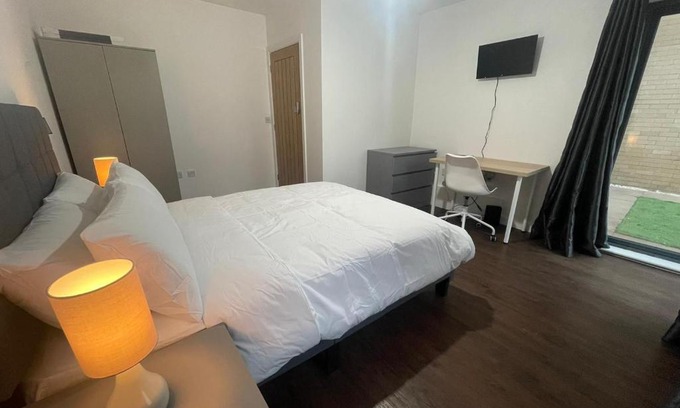 Thames House | Cosy Private Room in Barking