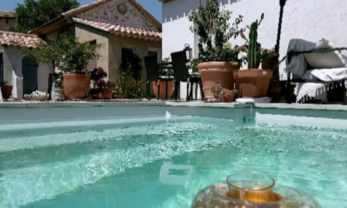 Sollies Pont Cabin | Cosy Provencal cottage with pool access.