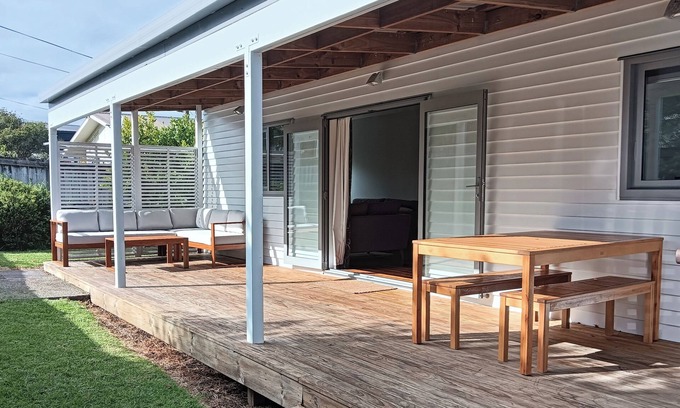 Raglan House | Cosy Raglan Bach
