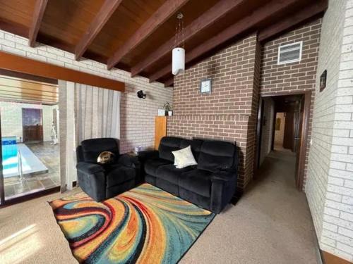 Lightning Ridge House | Cosy Ridge Retreat