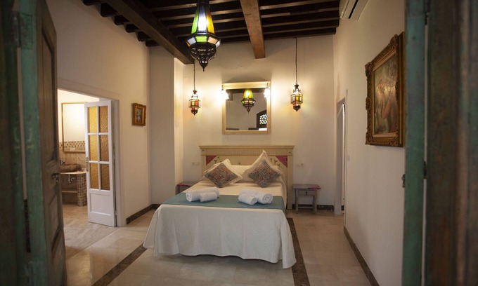 Cuevas Del Almanzora Hotel | COSY ROOM WITH A UNIQUE AMBIENACE
