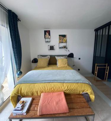 Anglet House | COSY ROOM PRIVATE BATH AND GARDEN