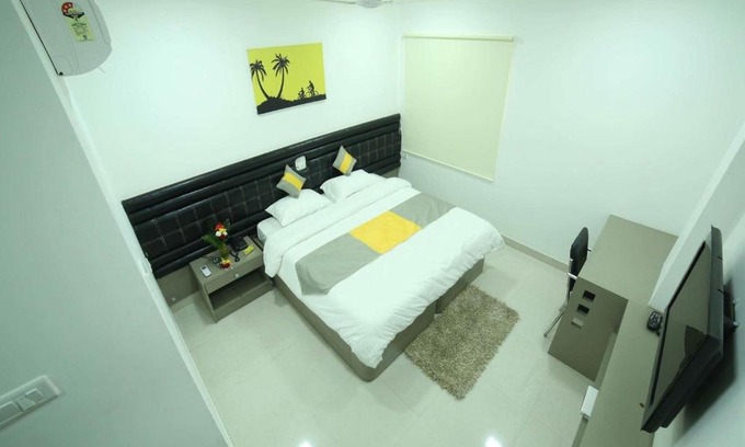 Madhapur House | Cosy Room With Private Bath And Work Desk