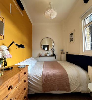 Selhurst House | Cosy room with private bathroom