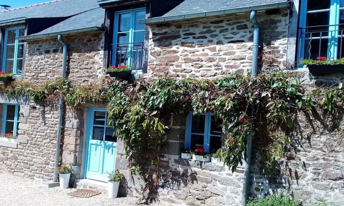 Saint-Helen Cottage | Cosy Rural Country Gite (2 Bedrooms, Sleeps 4) Near Dinan