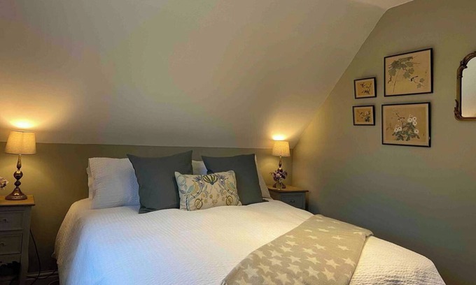 Bottlesford Apartment | Cosy Rural Retreat, Sleeps 3 & PetFriendly