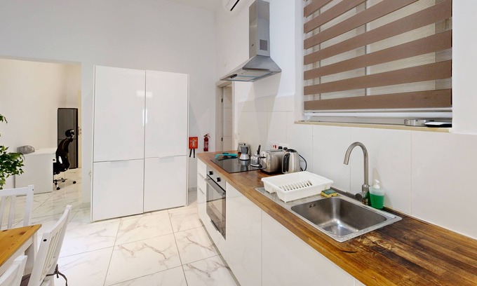Gzira Apartment | Cosy Seaside Retreat a Step away from the Sea.