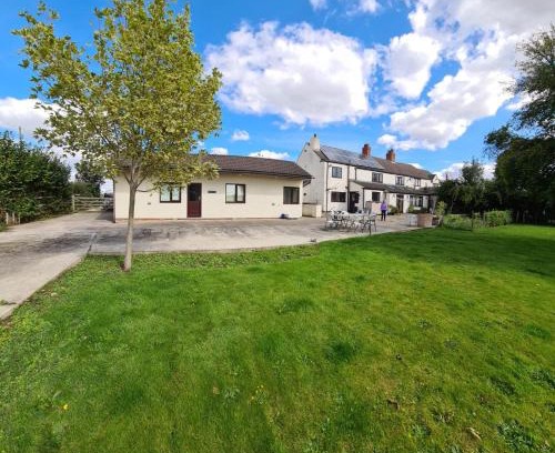 Pontefract House | Cosy stable conversion between Sheffield & Leeds