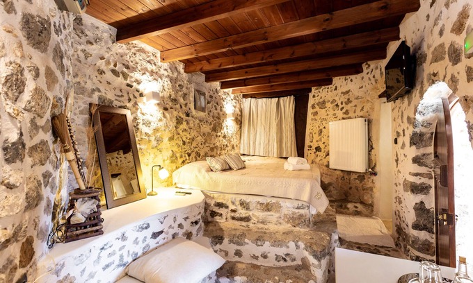 Spilion Apartment | Cosy Stone Built Suite, feeling cretan authenticity!