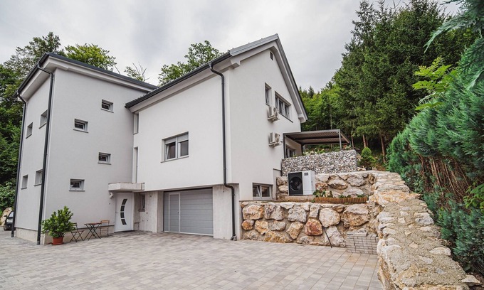 Preddvor Apartment | Cosy studio with free parking in Gorenjska