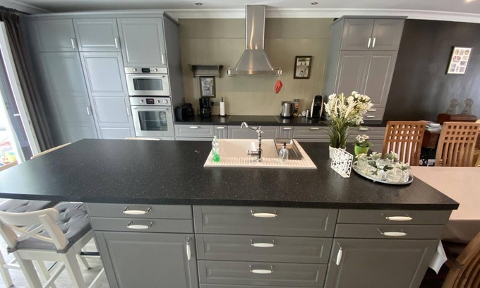 Heers House | Cosy Vacation Home for 8 Persons