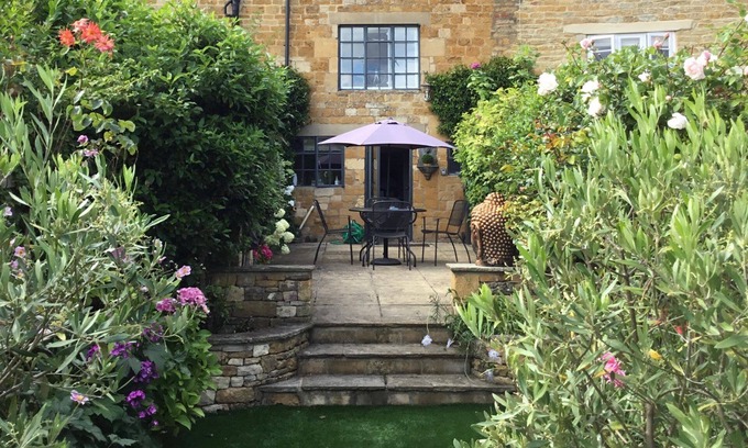 Blockley Cottage | Cotswold stone holiday cottage with a superb garden near Moreton-in-Marsh - Knoll Cottage
