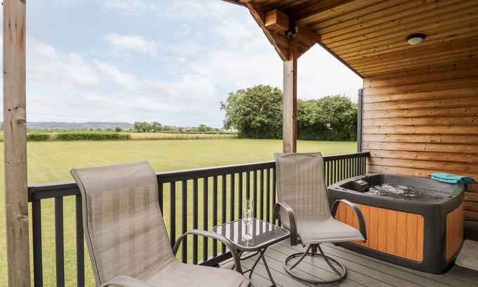 Bretforton Cottage | COTSWOLD VIEW 4, romantic, character holiday cottage in Honeybourne