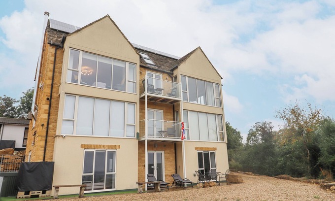 Bourton-on-the-Water House | COTSWOLD VIEW, family friendly in Bourton-On-The-Water