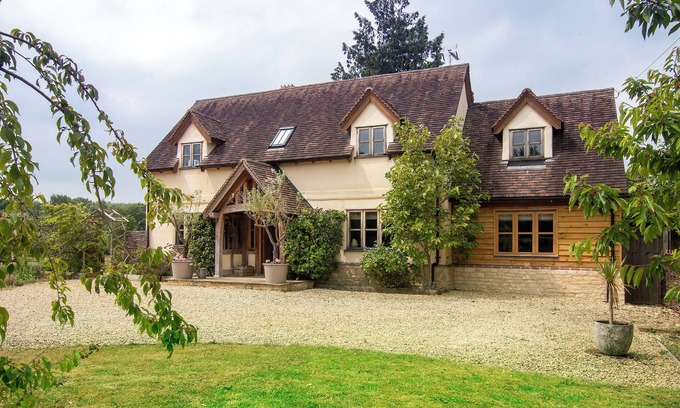 Beckford Cottage | Cotswolds luxury family friendly oak framed cottage with fab interior style