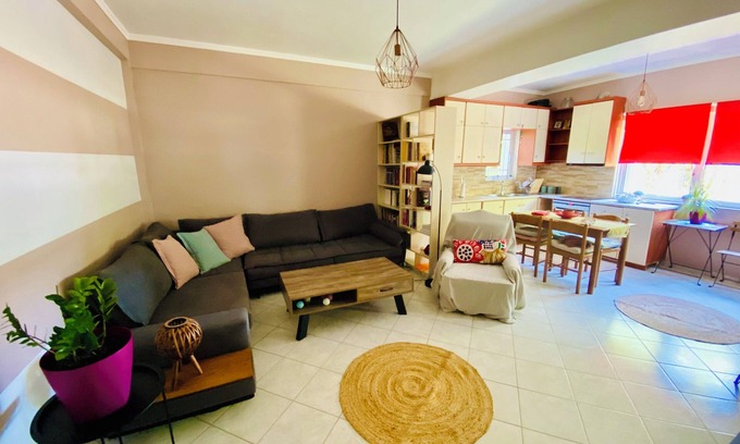 Ilida Apartment | Cottage House, garden & lawnn