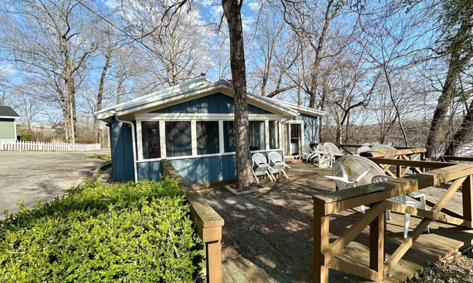 Nancy Cabin | Cottage 1- Lee’s Ford Marina