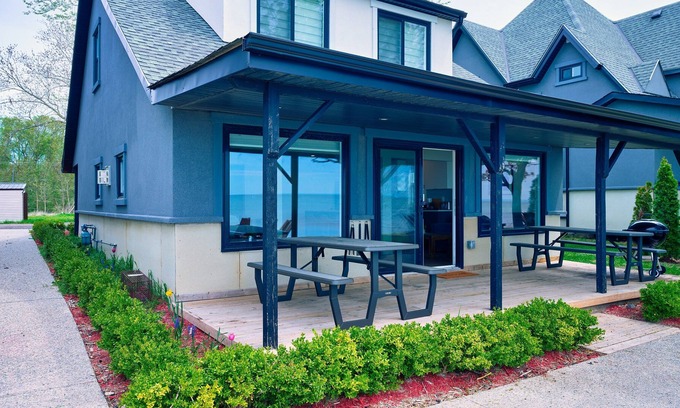 Wainfleet House | Cottage # 16...thelongbeachresort.ca