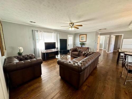 Nancy House | Cottage 17- Lees Ford Marina