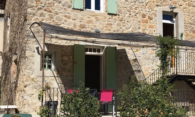 Meyrannes Cottage | Cottage 2-3 persons in a charming house in the heart of a sunny haven