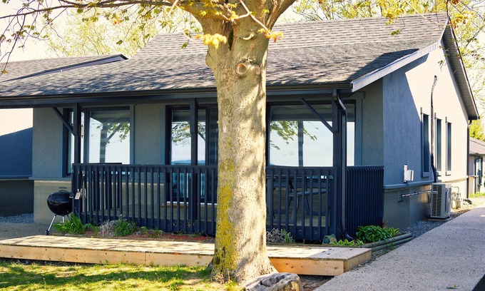 Wainfleet Cottage | Cottage 3: Beachfront Cottage Escape