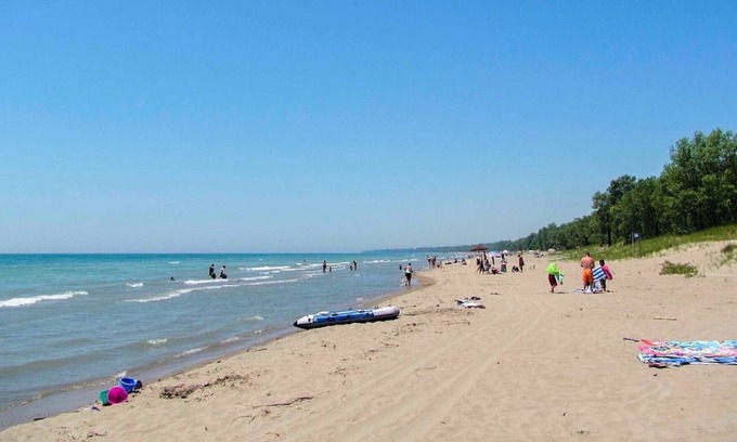 Hamilton House | Cottage #3 · Lake Haven Beach Resort