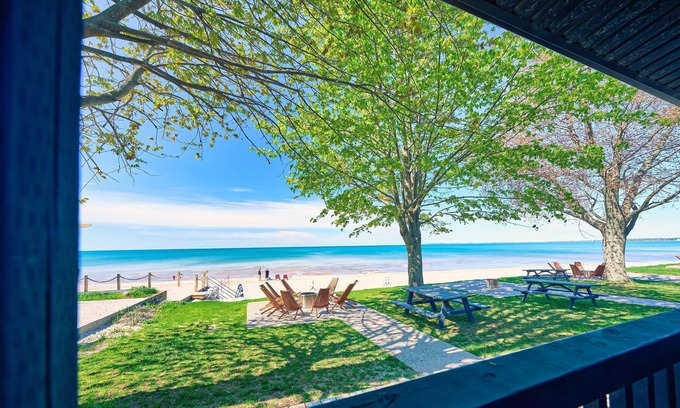 Wainfleet House | Cottage # 3...thelongbeachresort.ca