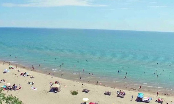Hamilton House | Cottage #6 · Lake Haven Beach Resort