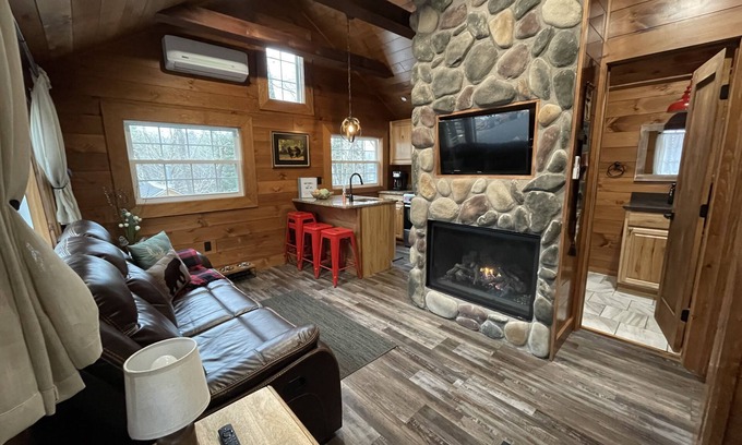 Old Forge Cottage | Cottage “6th Lake" 2 Bedroom Cottage at The Lakes Old Forge