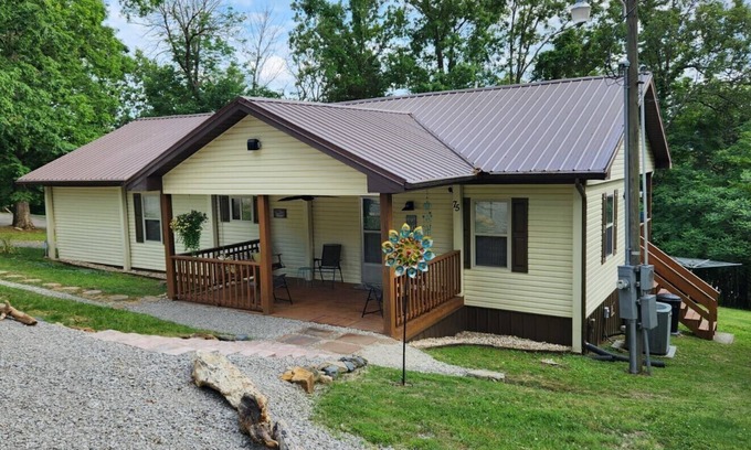 Nancy Cottage | Cottage at Lake Cumberland; 6m walk to water at Clearwater public boat ramp
