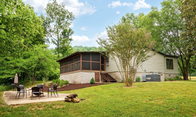 Gallatin House | Cottage at the Creek - 4 Bedrooms