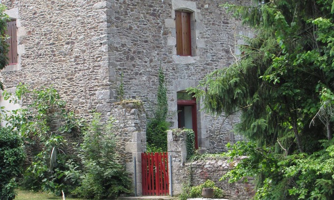 Lehon House | cottage at the edge of the water